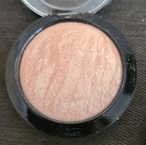 MAC - Highlighting powder